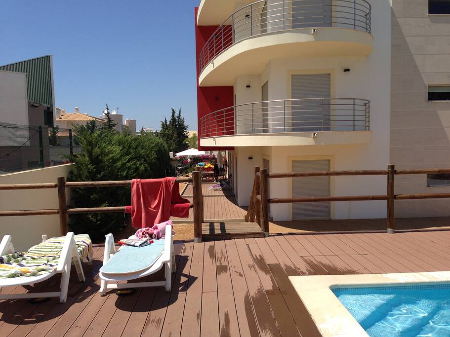 Piscina e parte exterior