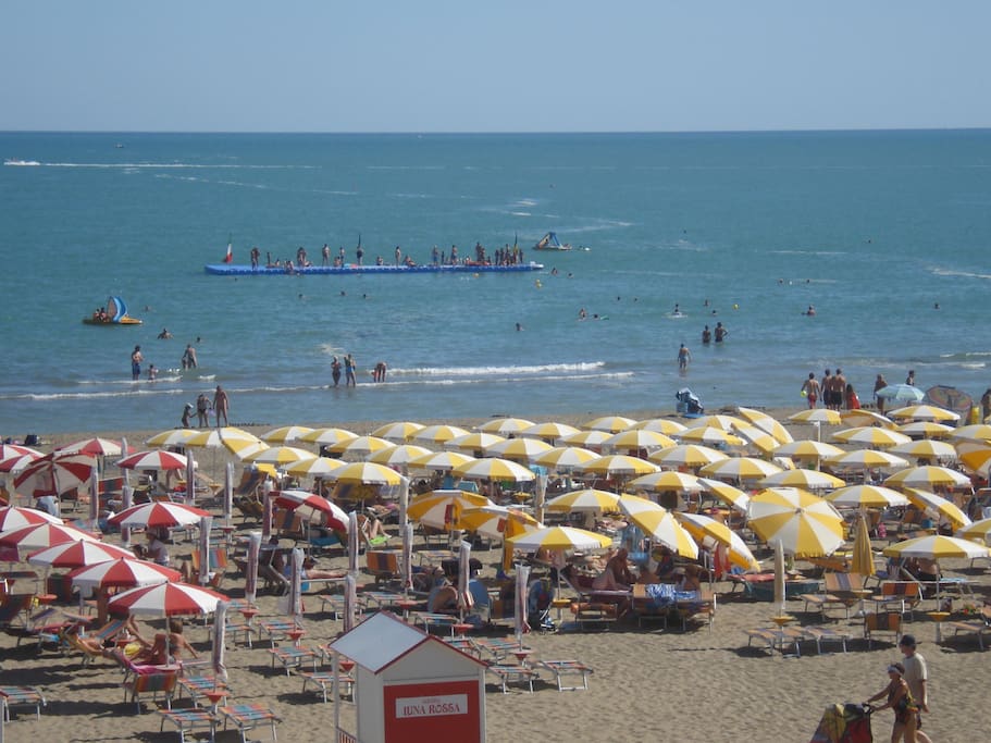Spiaggia privata davanti Hotel Tizianbeach