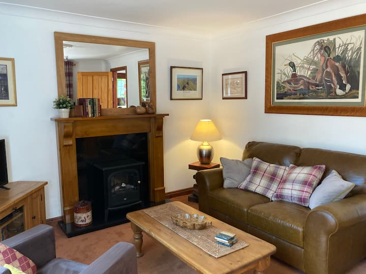 Superbly Located Cottage, 15 Min Walk To Bowness. - Ambleside