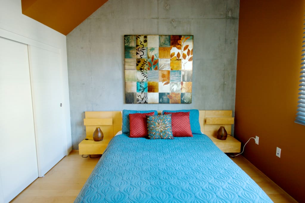 Second bedroom with queen bed