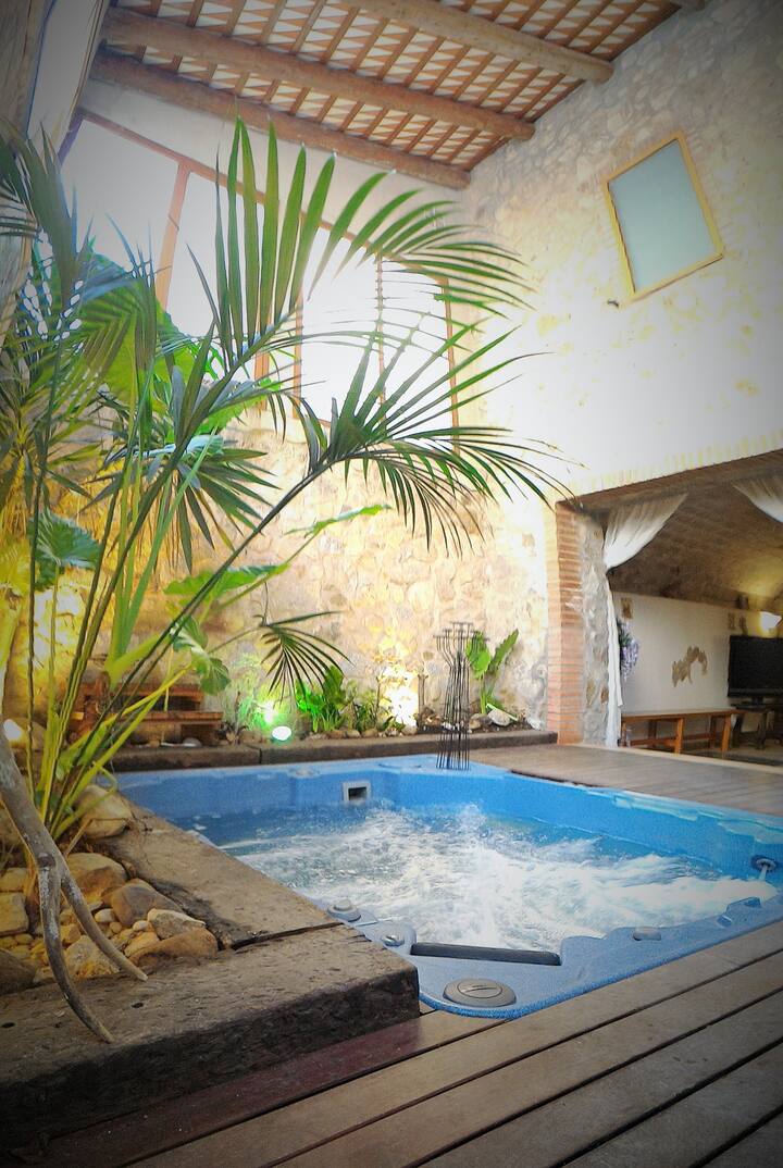 Casa rural con jacuzzi - Casas en alquiler en Capmany ...