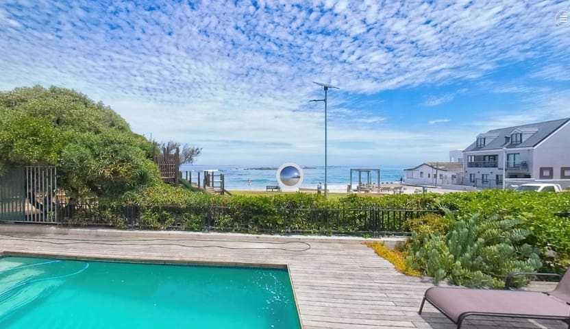 Pelegrini Beachfront Mansion, Bloubergstrand