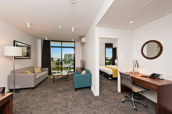 Modern Two Bedroom Apartment in the Heart of Rockingham gallery image 3