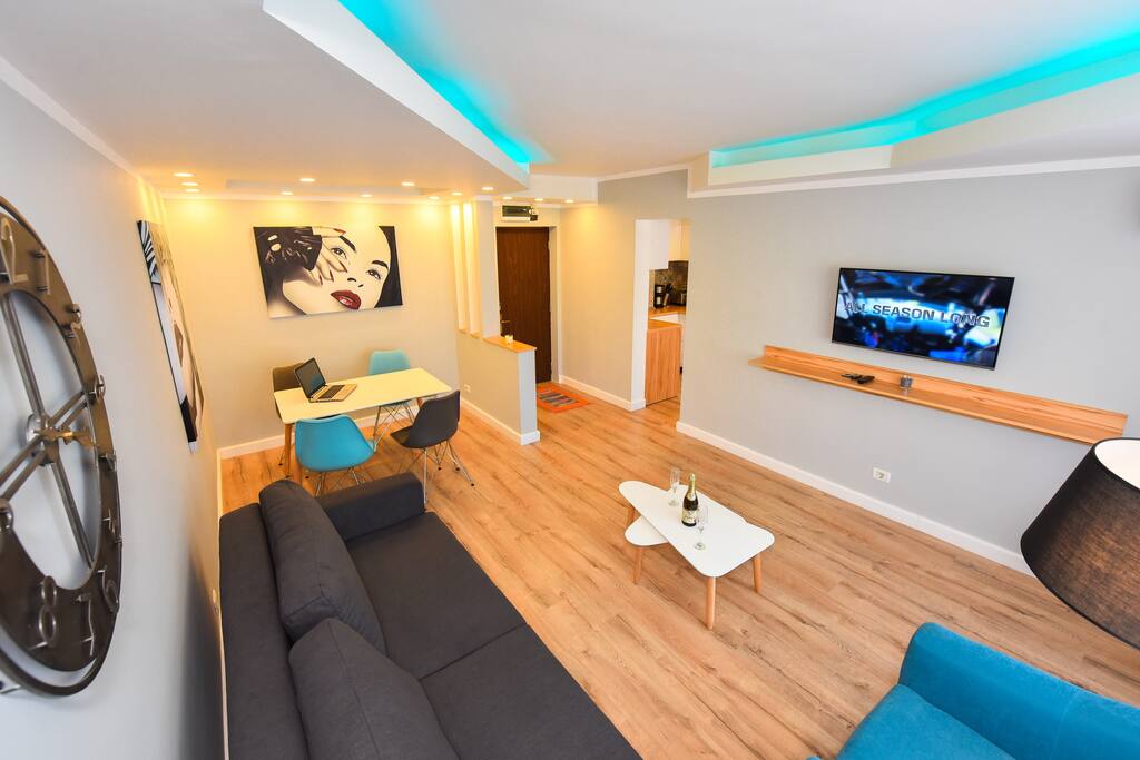 Twin 3 Apartment - Living room