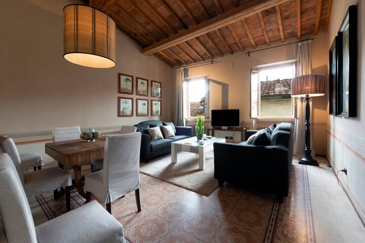 Top Floor Jewel in Florence gallery image 2