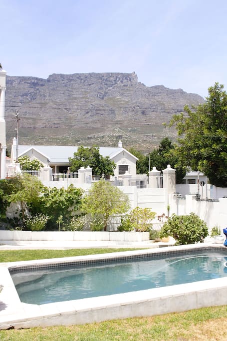 Pool in front