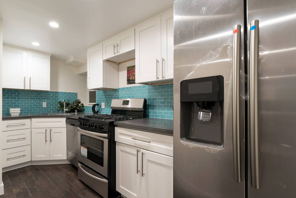 full equip kitchen with stainless steel appliances