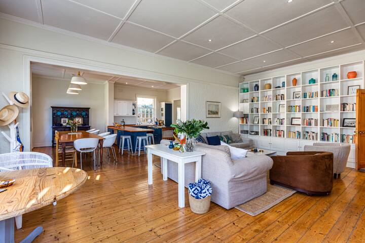 Zonnendal Family Home in charming Kalk Bay gallery image 5