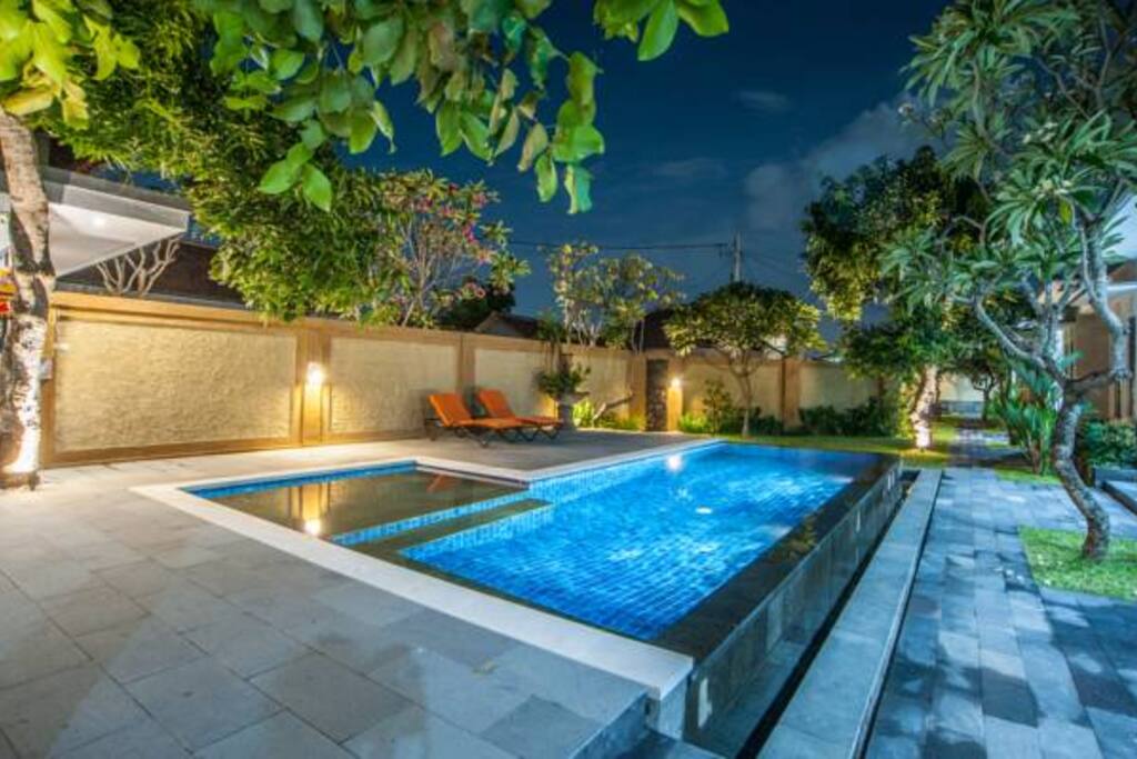 Public sharing pool, cozy, relax and warm
