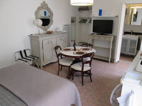 Top performing Airbnb: STUDIO for 2 in old horses' stable in Maisons Laffitte