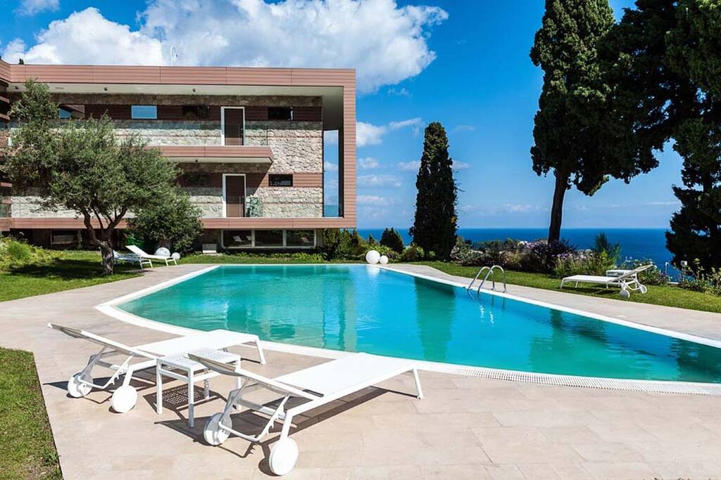 Holiday Home Swimming Pool