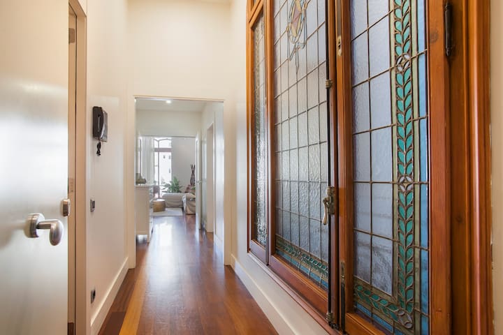 Luxurious, bright, spacious Plaza Catalunya gallery image 5