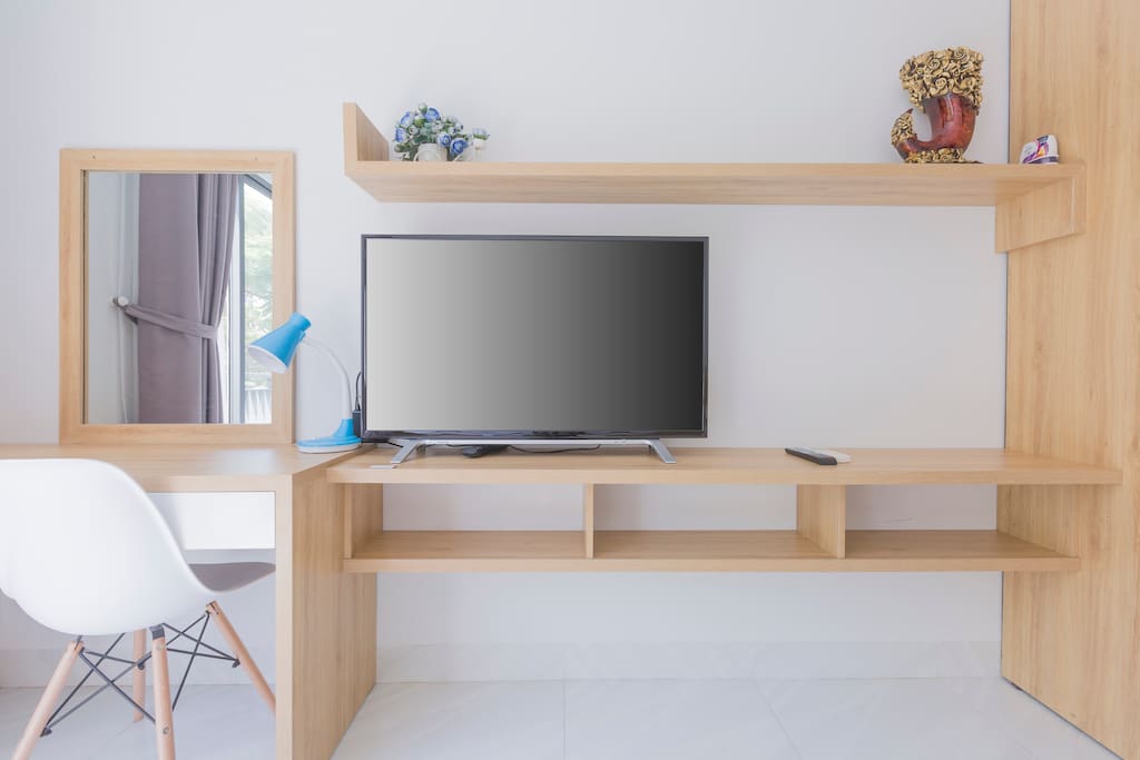 Desk & Cable TV
Simple and efficient design