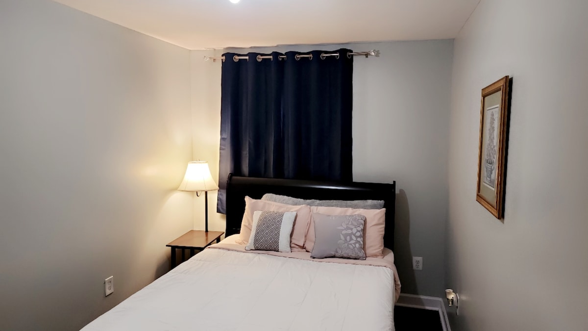 Chumba cha pili cha kulala cha kifahari chenye eneo la kazi 