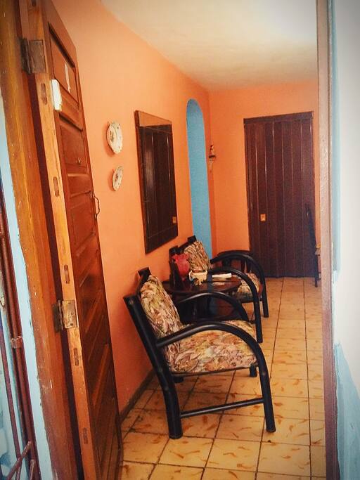 Sala q comparte la casa para ver la tele