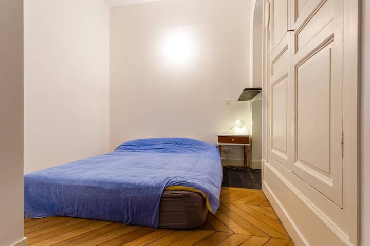 Dormitorio trasero, el colchón es de primera calidad, ¡esa es la mejor cama !