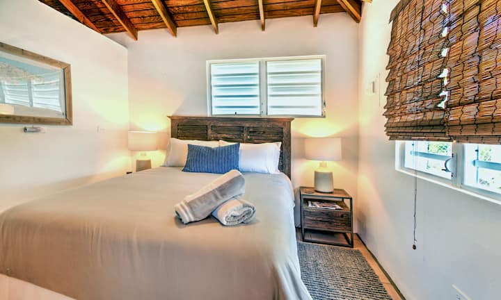 The guest bedroom includes a queen bed, with a luxurious memory foam mattress and cool cotton linens. Both bedrooms include a beach bag and beach towels.