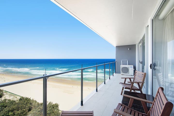 Central Surfers Paradise - Absolute Beachfront