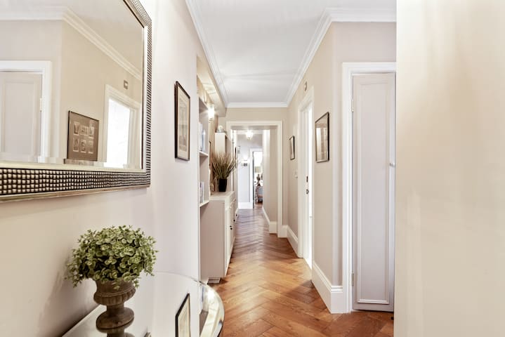 Smart Kensington Apartment with chic private patio