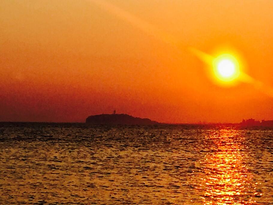 ENOSHIMA sunset from near beach
森戸海岸からの江ノ島を望む