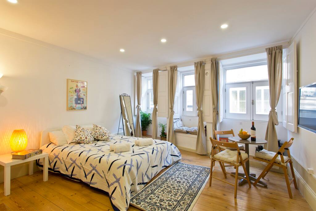 The apartment has free wifi to let you share all the content of the day.