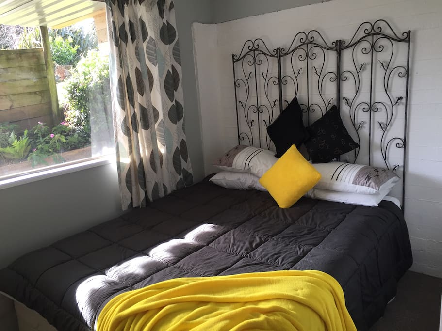 Kingsize bed in bright airy separate room