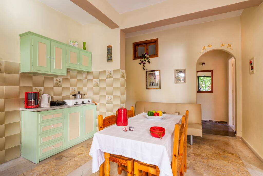 Kitchen / Dining Area