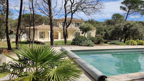 House with pool in Provence