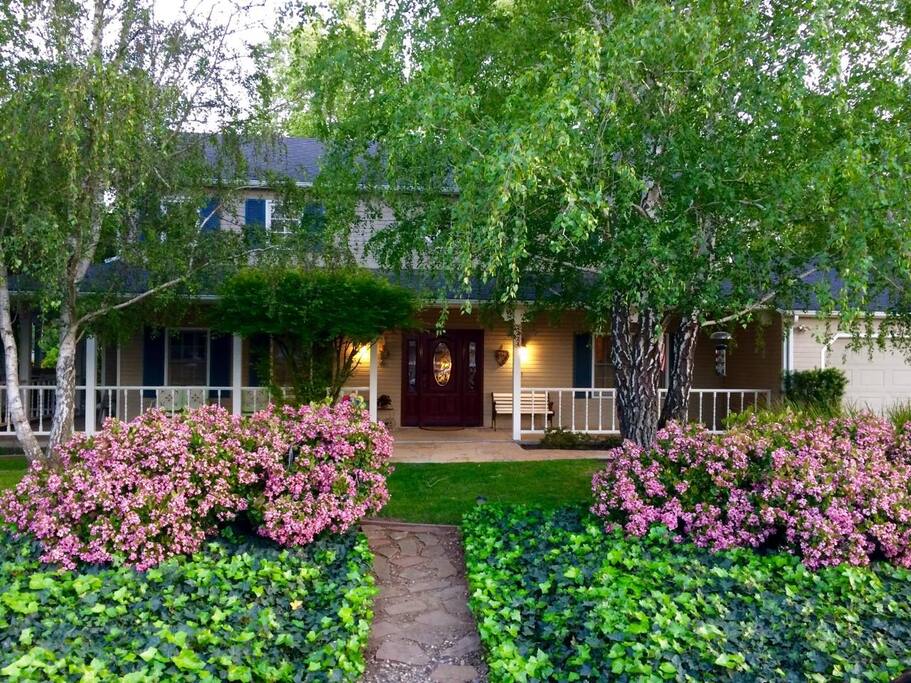 WALK TO LOS OLIVOS TASTING ROOMS! Houses for Rent in Los