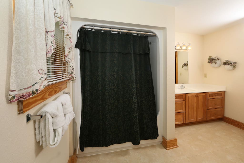 Apple Blossom (#10)-Bathroom