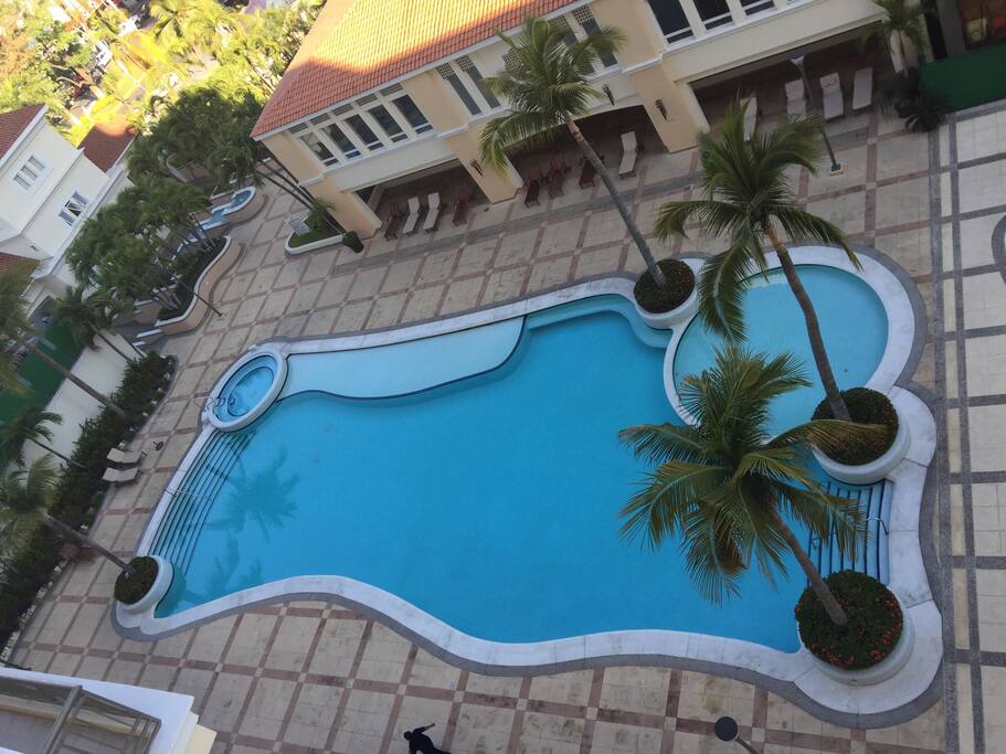 Resort style salt-water-pool