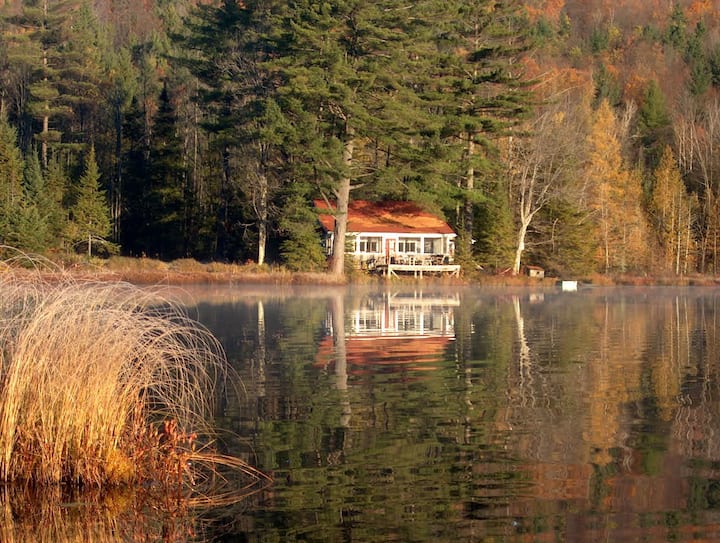 La cabane se trouve sur l'étang privé