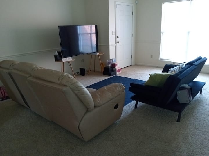 SMART TV private bedroom with private bathroom Condominiums for Rent