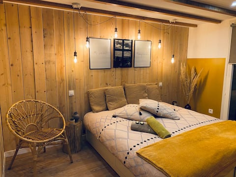 Pleasant house surrounded by oaks-Pool-Air conditioning