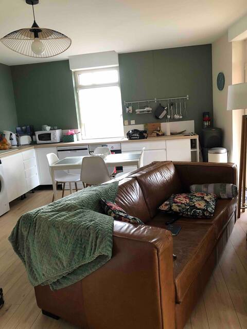 Top Airbnb: Granville Beachfront 2-Person Apartment – Private Terrace à Granville