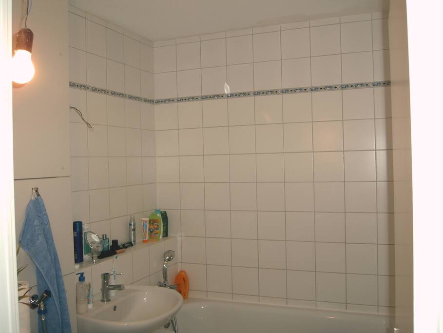 Bad mit Badewanne