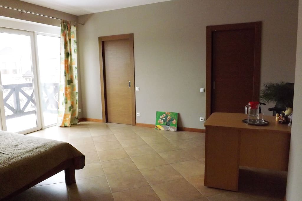 doors to the wardrobe and to the bathroom