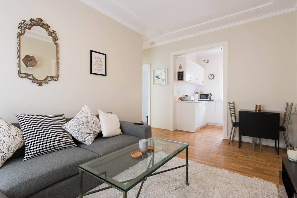Lounge/ dining area