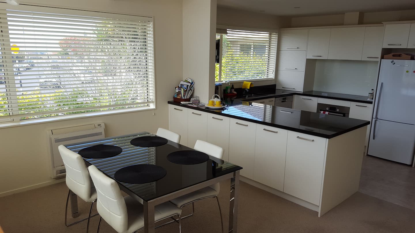 Fabulous Townhouse Near Town, Hospitals & Uni 1