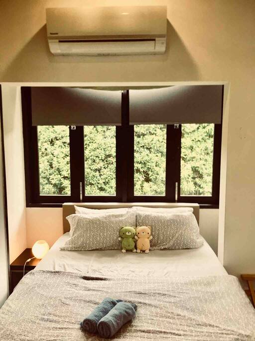 Private room with queen bed, towels provided