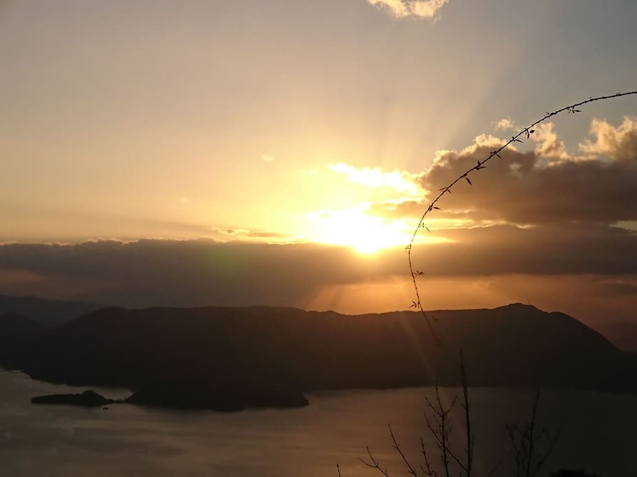 Sunrise from the summit of
Miyajima Mt.Misen