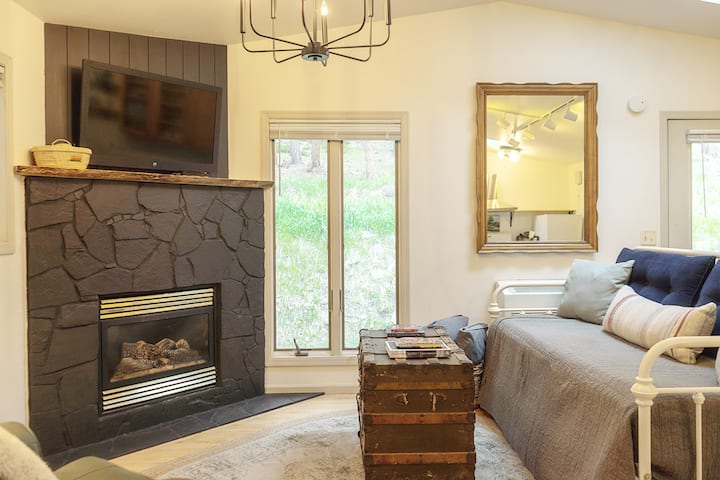 The Sage - Hinterwood Inn & Cabins - Monte Rushmore