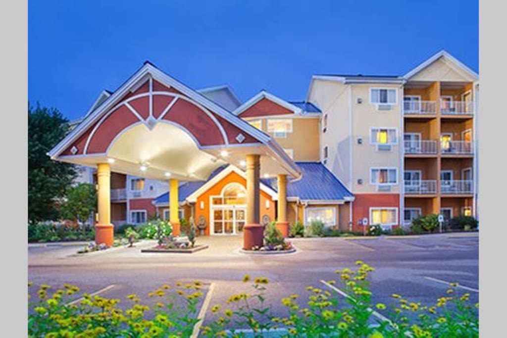 BLUEGREEN ODYSSEY DELLS WATERPARK RESORT.