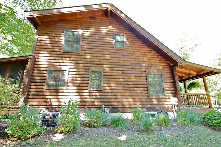 Coyote Cabin Luxury Log Cabin Cabins For Rent In Saugatuck