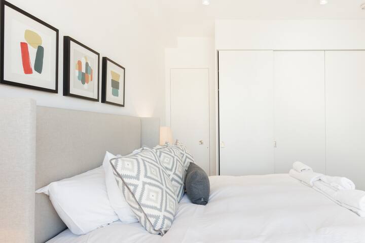 Urban Minimalist Apartment with Private Balcony gallery image 3