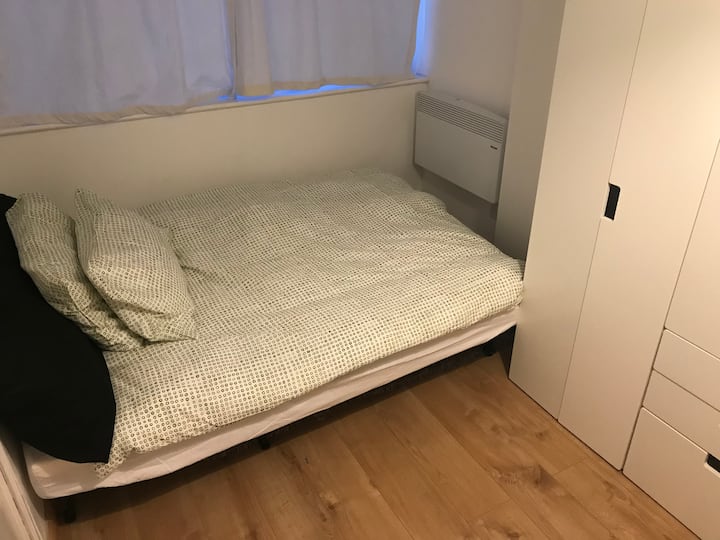 Kitanda cha sofa mbili
