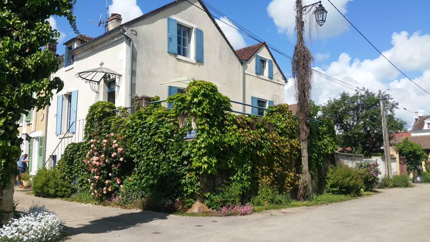 The canal house at La Cour Barrée