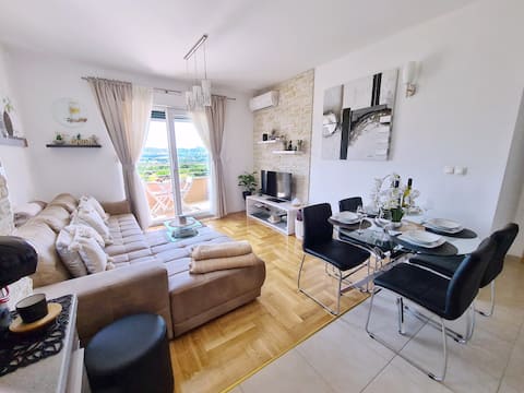 Successful Airbnb property: Luxury apartment Salona near SPLIT in Grad Solin
