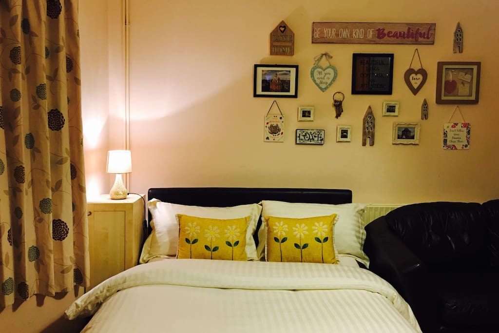 Cozy double (queen) bed