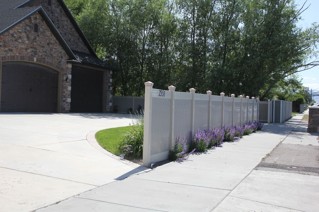 Building Number 2551 on Front Vinyl Fence
